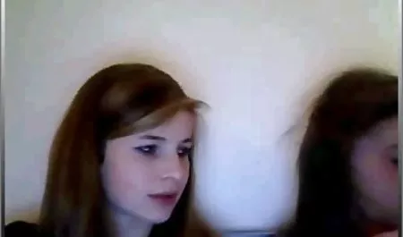 جميلة الفتيات في محارم سكس مصرى السراويل الضيقة!