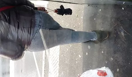 العجوز و الشاب لانقاذ سكس اجنبي مترجم مصري على سيارة أريكة